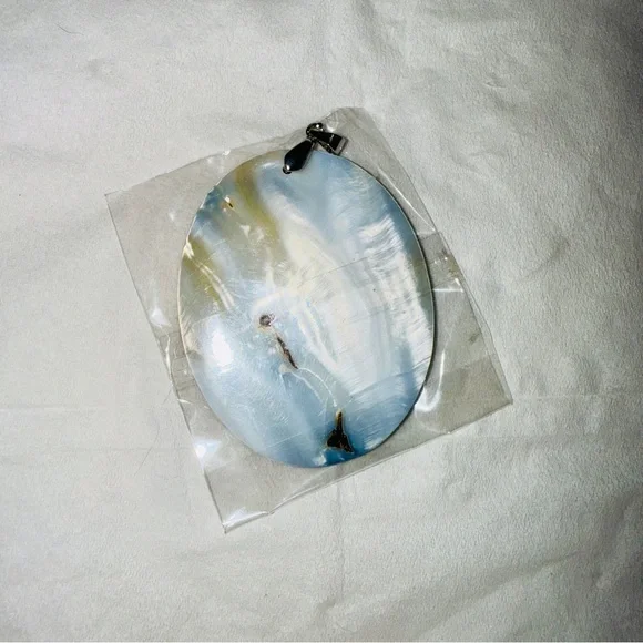 Silhouette Abalone Pendant - Picture 4 of 5